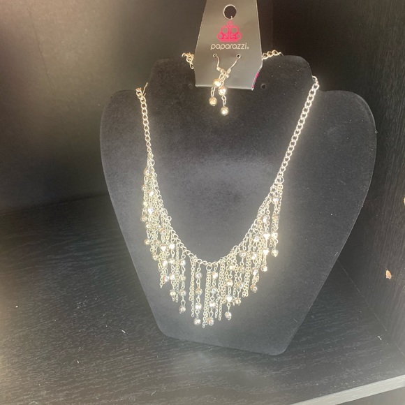 Paparazzi jewelry $12, Avon products - Picture 5 of 16